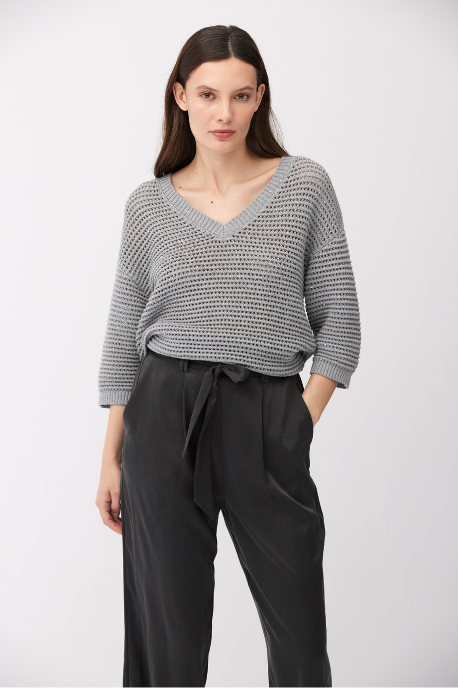 Szary sweter dekolt w szpic z bawełną i lnem Szary sweter dekolt w szpic z bawełną i lnem