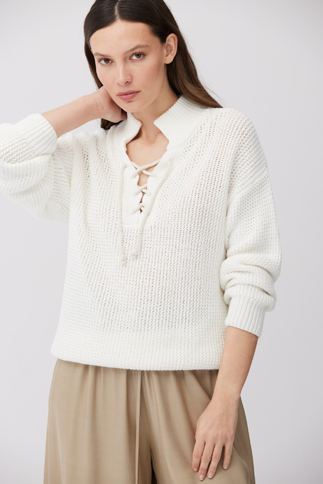 Biały ażurowy sweter z wiązaniem damski - Patrizia Aryton