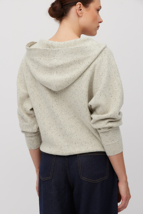 Sweter z kapturem
