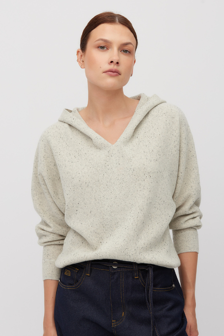 Sweter z kapturem