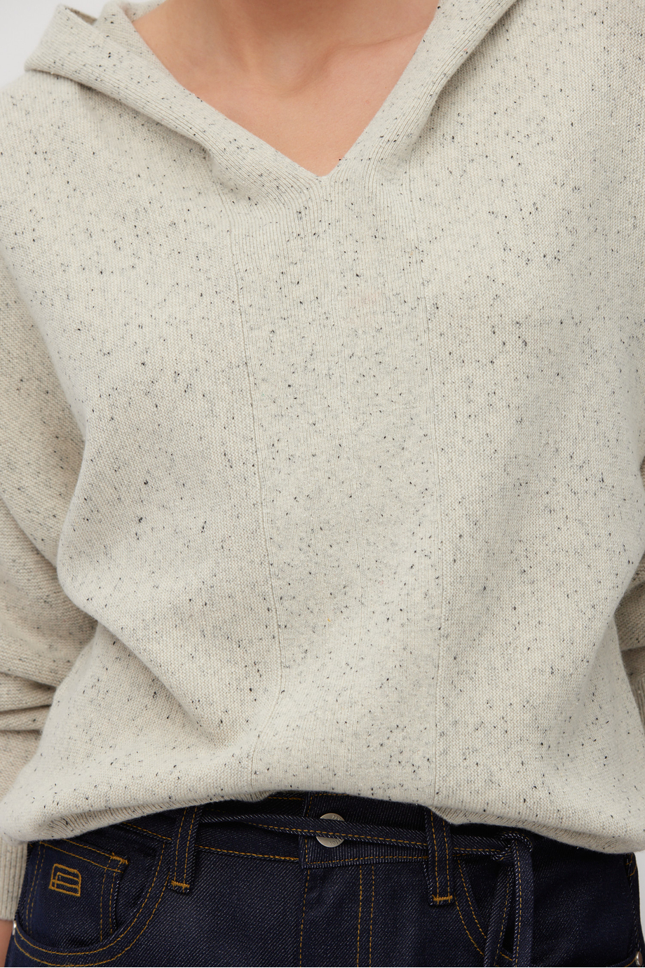 Beżowy sweter z wełny z kapturem Beżowy sweter z wełny z kapturem