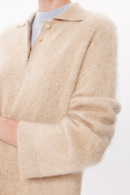 Kaszmirowy beżowy sweter z kołnierzem polo damski - Patrizia Aryton Kaszmirowy beżowy sweter z kołnierzem polo damski - Patrizia Aryton