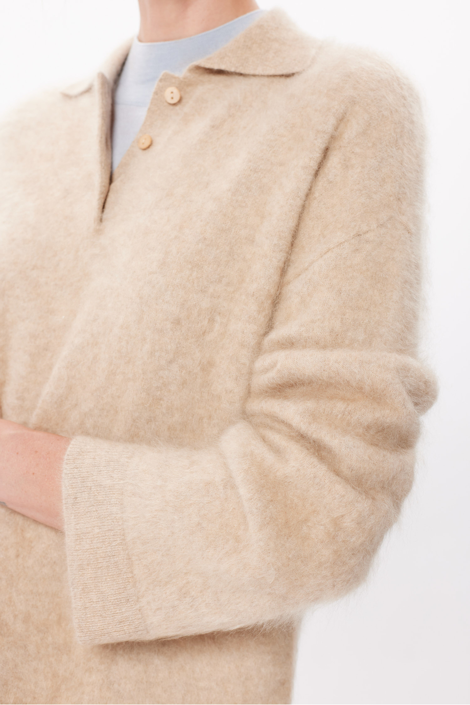 Kaszmirowy beżowy sweter z kołnierzem polo damski - Patrizia Aryton Kaszmirowy beżowy sweter z kołnierzem polo damski - Patrizia Aryton