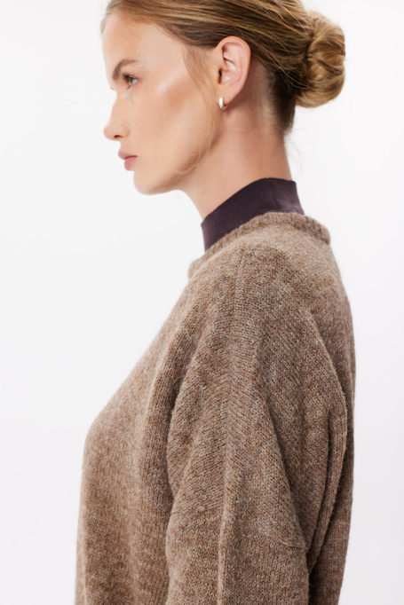 Camelowy sweter z wełną alpaki