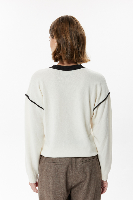 Sweter z kaszmirem z dekoltem w szpic Sweter z kaszmirem z dekoltem w szpic