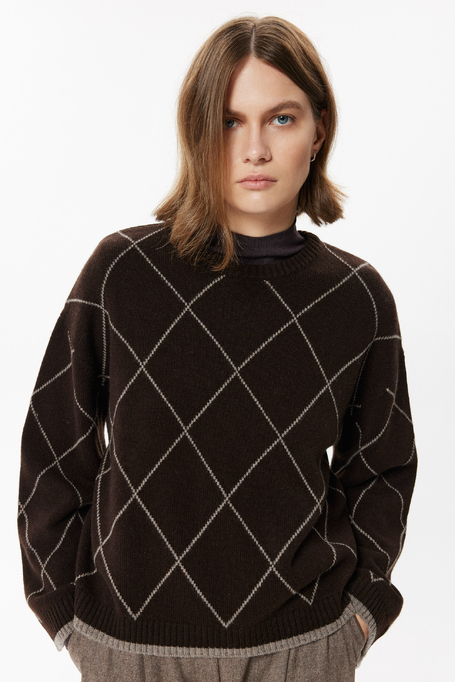 Czekoladowy sweter w kratę z kaszmirem
