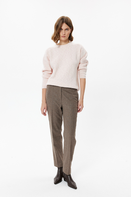 Sweter w pudrowym różu z kaszmirem
