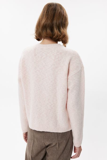 Sweter w pudrowym różu z kaszmirem Sweter w pudrowym różu z kaszmirem
