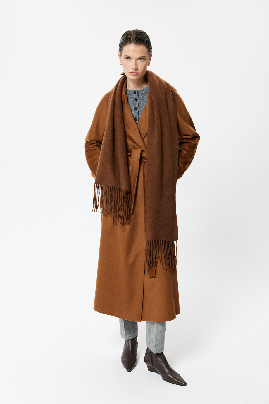 Brązowy wełniany płaszcz maxi z paskiem damski - Patrizia Aryton Brązowy wełniany płaszcz maxi z paskiem damski - Patrizia Aryton